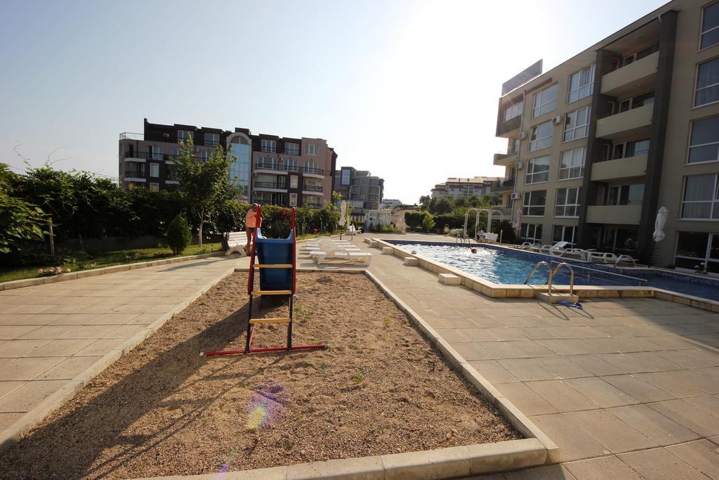Menada Butterfly Apartment Светий Влас Екстер'єр фото